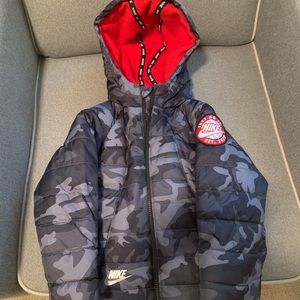 Nike camouflage gray and black puffer coat 3T